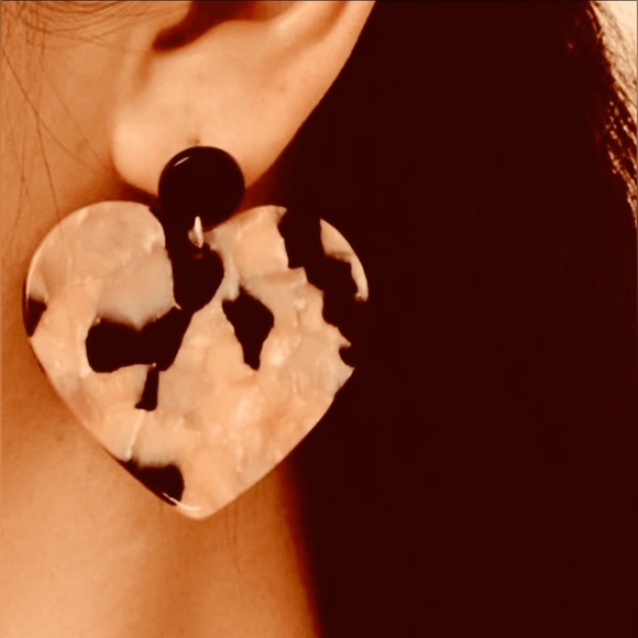 “From Bottom of my Heart” Acrylic Tortoise Pink Orange Black Color Shard Earring - Picture 3 of 5